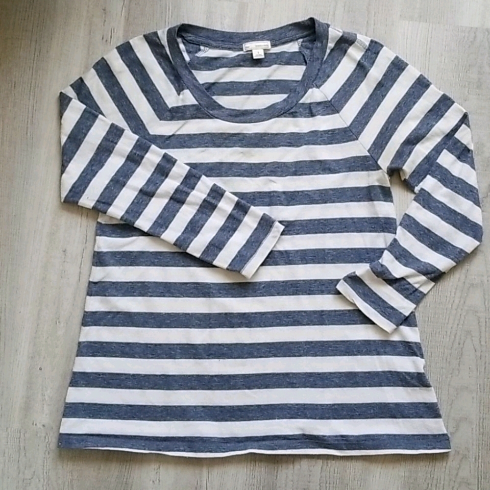 🌺2/10🌺 GAP blue & white striped shirt